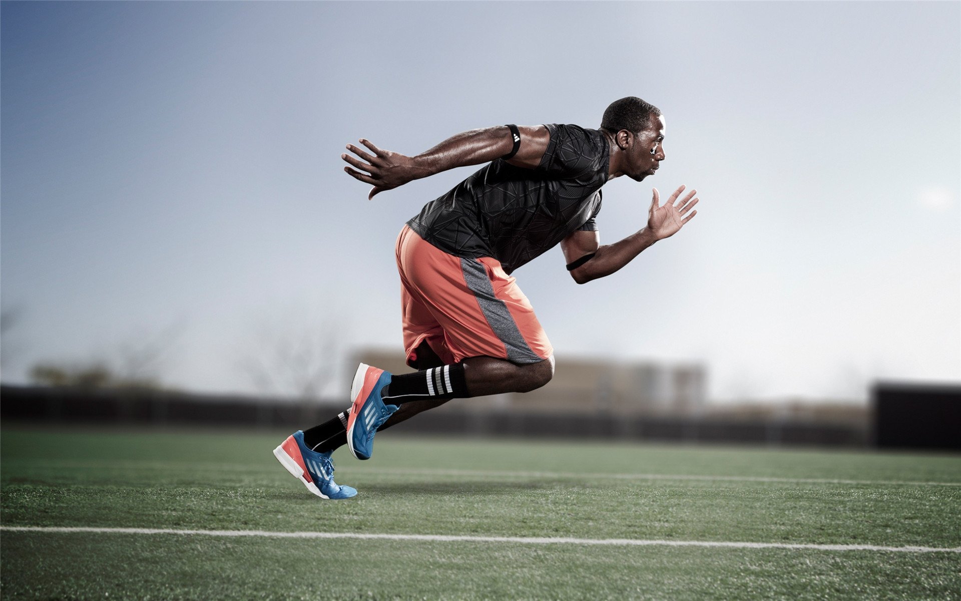 开云体育平台APP-索伯绝地反击！汉密尔顿王者归来点燃银石，F1中游混战进入白热化